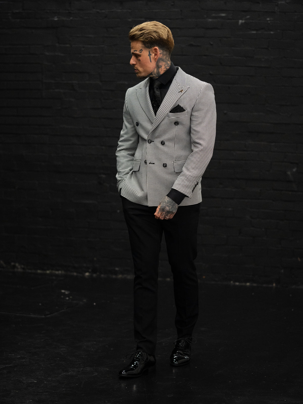Kensington - Black/White 2 Piece Suit