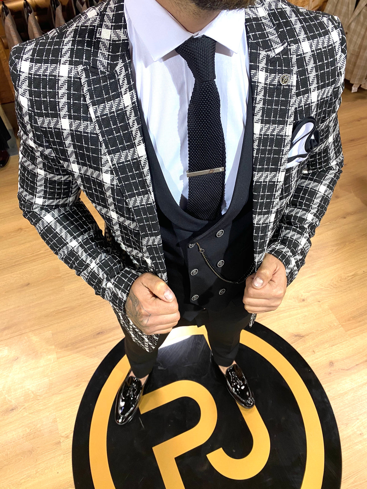 Quintin - Black/White 3 Piece Suit