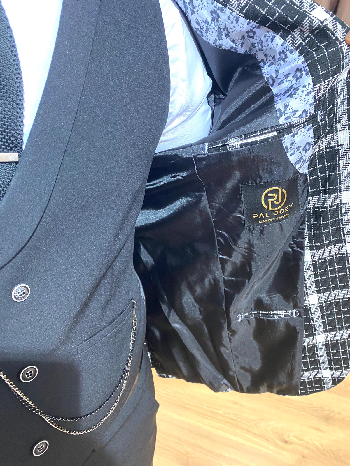 Quintin - Black/White 3 Piece Suit